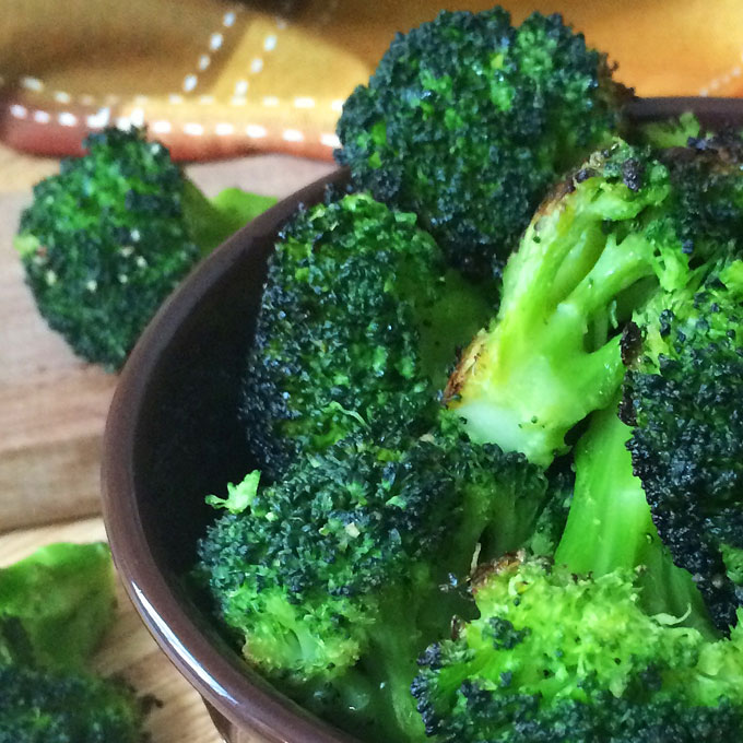 Easy Lemon Garlic Roased Broccoli