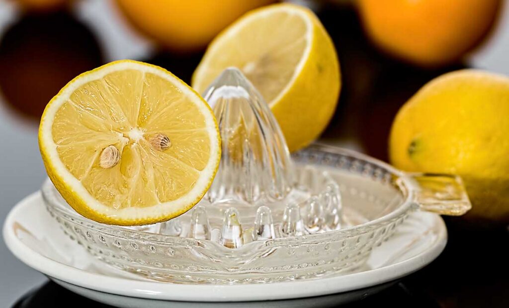 Crystal hand juicer with lemons.